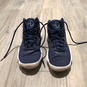 Never Worn Nike hyper dunk basketball shoes